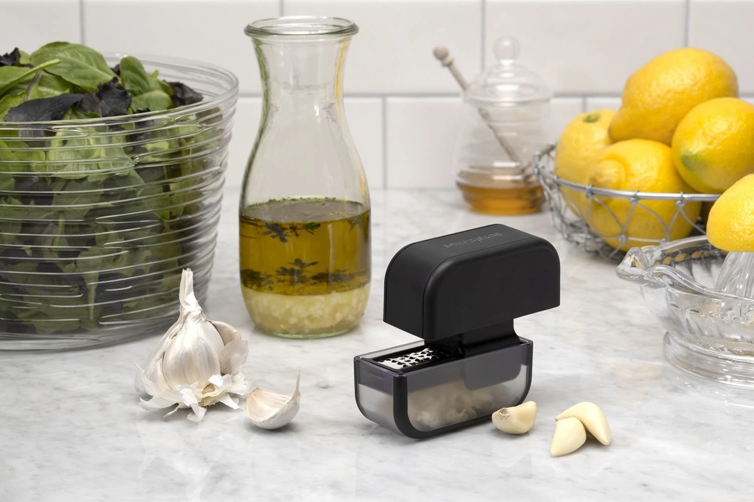 Microplane Garlic Mincer & Slicer Black - Image 3