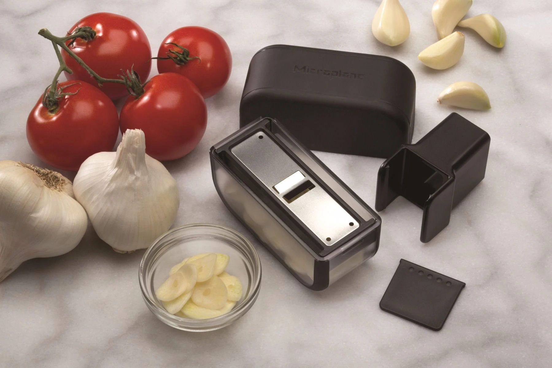 Microplane Garlic Mincer & Slicer Black - Image 4