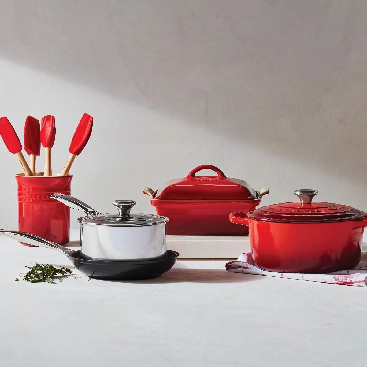 Le Creuset 12-Piece Mixed Material Cookware Set | Cerise - Image 2