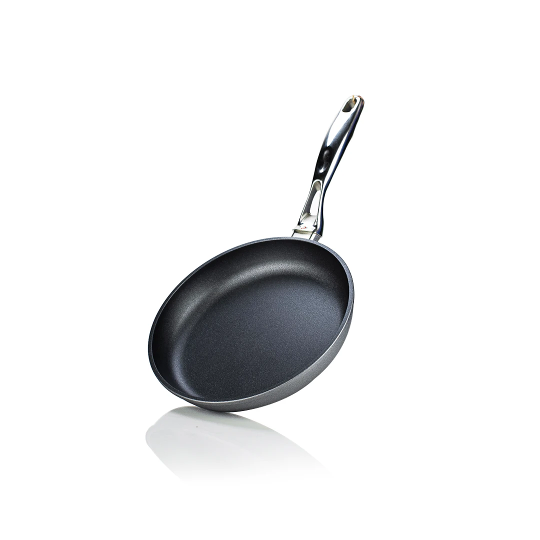 Swiss Diamond HD 9.5" Fry Pan With Griddle Set - Image 3